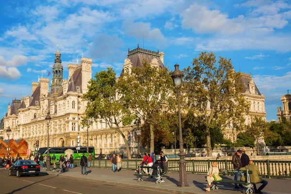 Hotel de Ville oglądany z Ile de la Cite, Paryż, Francja — Zdjęcie stockowe