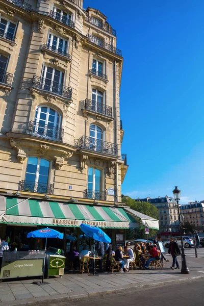 Καφέ επί της Ile de Cite στο Παρίσι, Γαλλία — Φωτογραφία Αρχείου