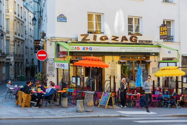 Bistro dans le Quartier Latin, Paris, France — Photo