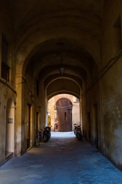 Pitoresk sokakta Siena, Toskana, İtalya — Stok fotoğraf