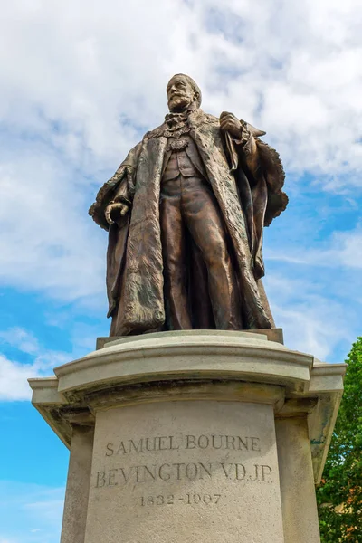 ロンドン、イギリスのサミュエル ・ ボーン Bevington の像 — ストック写真