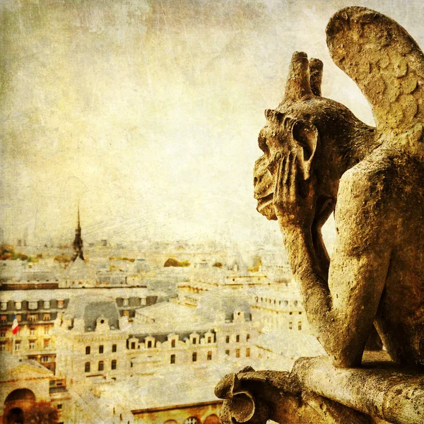 复古风格的石像鬼在巴黎的图片 — 图库照片