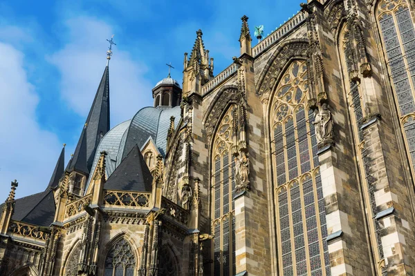Fachada sul da Catedral de Aachen — Fotografia de Stock
