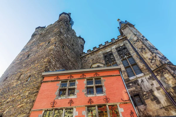 Edifício histórico e Torre Granus em Aachen — Fotografia de Stock