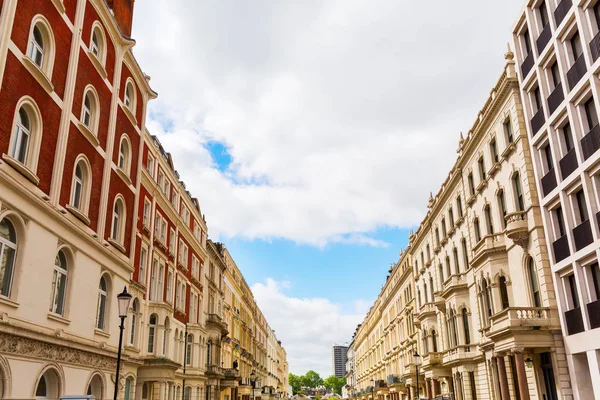 Road with historic city buildings in Kensington — Stock Photo, Image