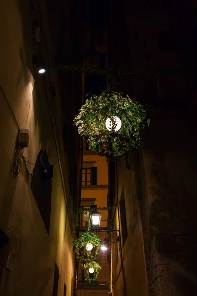 Mörk gränd i Florens, Italien — Stockfoto