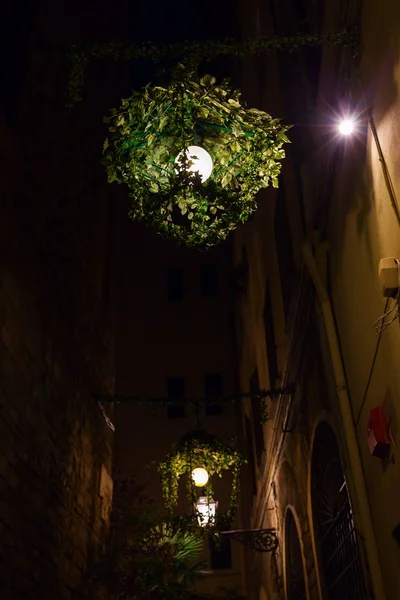 Donker steegje in Florence, Italië — Stockfoto