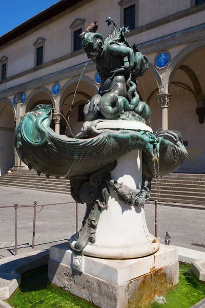 フィレンツェの古い町の歴史的な噴水 — ストック写真