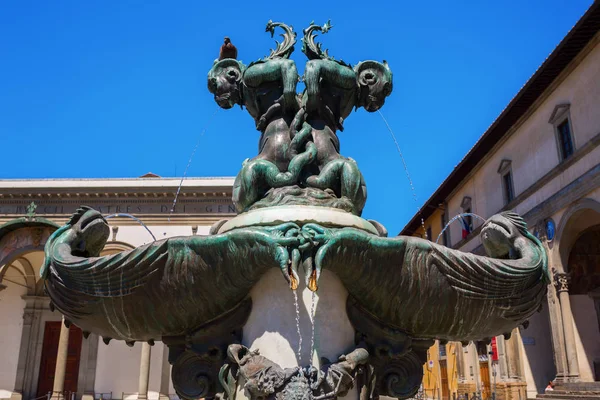 Fontana storica nel centro storico di Firenze — Foto Stock