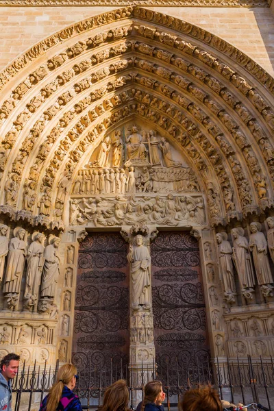 Voorste portaal van Notre Dame de Paris — Stockfoto