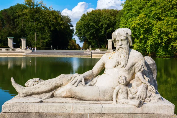 Historické sochařství na Nordkirchen Castle, Německo — Stock fotografie