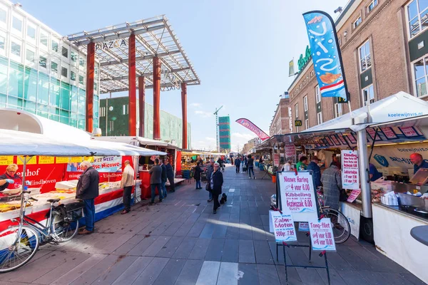 Straßenmarkt in Eindhoven, Niederlande — Stockfoto