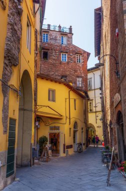 pitoresk sokakta Lucca, Toskana, İtalya