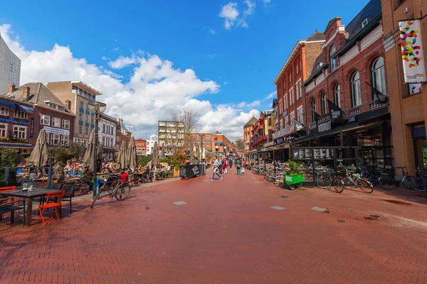 Rua comercial em Eindhoven, Países Bajos — Fotografia de Stock