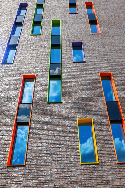 Modern residential building in Eindhoven, Netherlands. With about 225,000 inhabitants its the 5th-largest municipality of Netherlands and largest of North Brabant — Stock Photo, Image