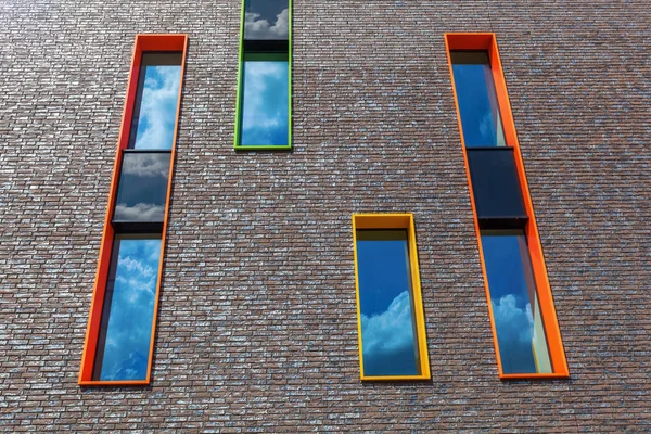 Moderní rezidenční budova v Eindhoven, Nizozemsko. Asi 225 000 obyvatel je to 5th největší obcí z Nizozemska a největší ze Severní Brabantsko — Stock fotografie