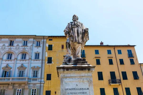 朱塞佩 · 加里波第在卢卡，意大利的雕像 — 图库照片
