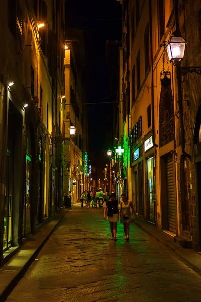 Escena de la calle en el casco antiguo de Florencia —  Fotos de Stock