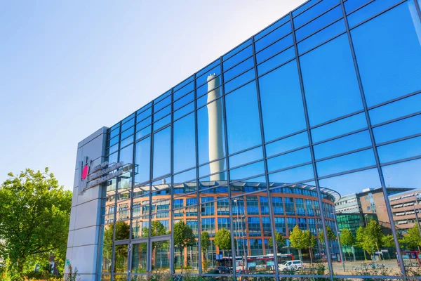 Ayuntamiento 3 de Muenster, Alemania, reflejando en ventanas — Foto de Stock