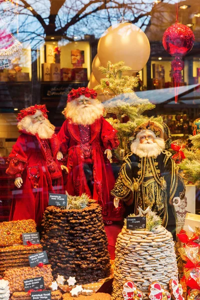 Natal decorado vitrine em Aachen, Alemanha — Fotografia de Stock