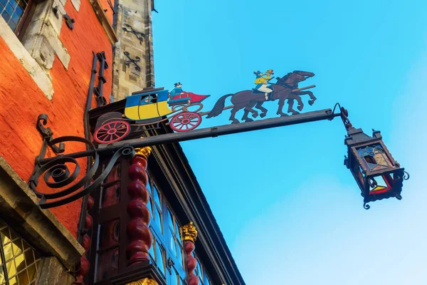 ' de Aachen'da tarihi bir binada Restoran adres işareti