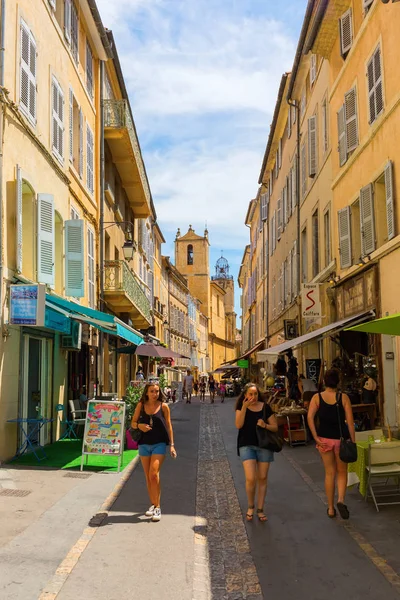 Carretera en el casco antiguo de Aix-en-Provence, Francia —  Fotos de Stock