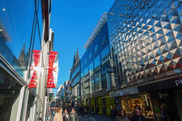 Shopping street Hohe Strasse en Colonia, Alemania — Foto de Stock