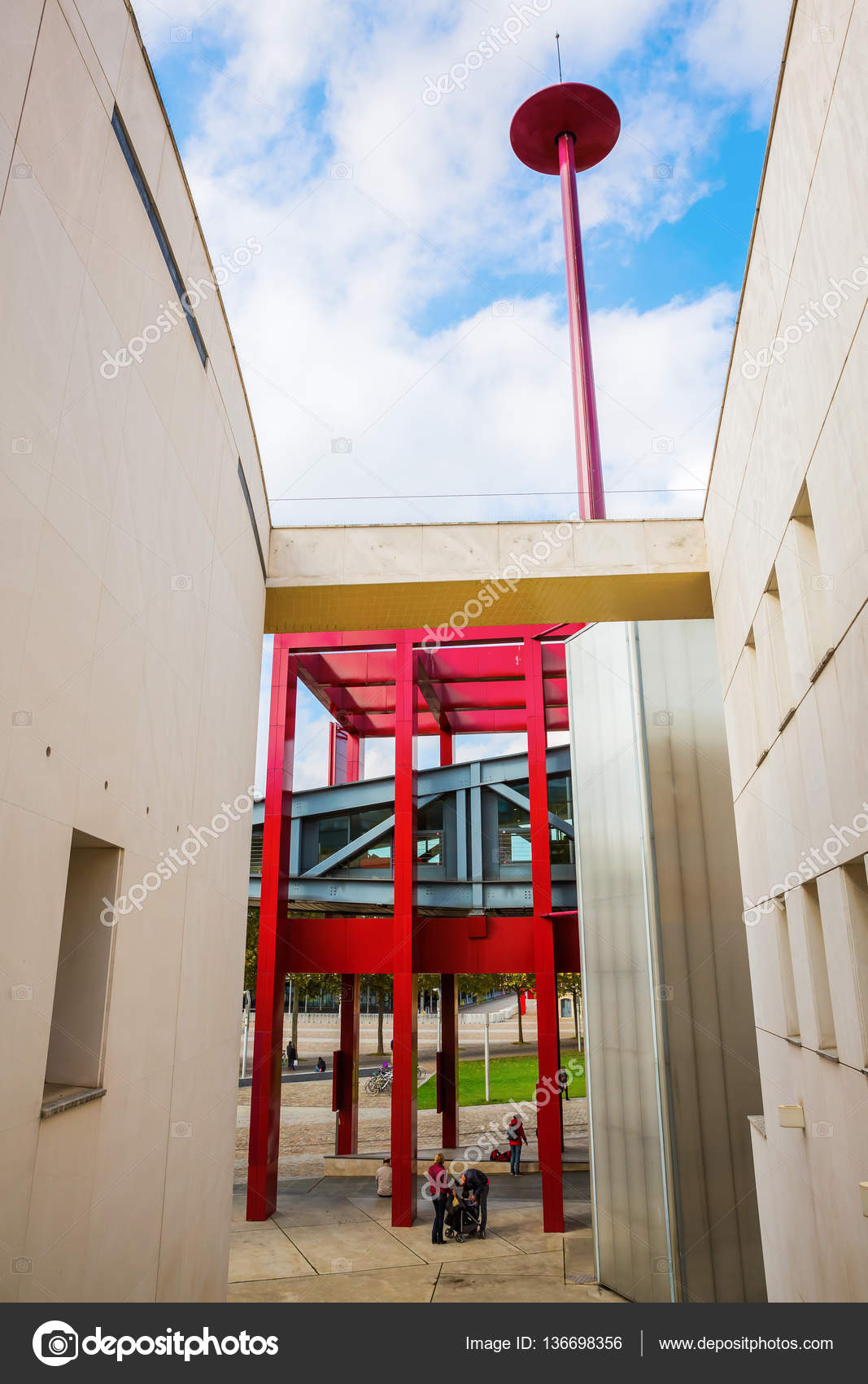 Modern architecture in the Parc de la Villette, Paris — Stock Editorial