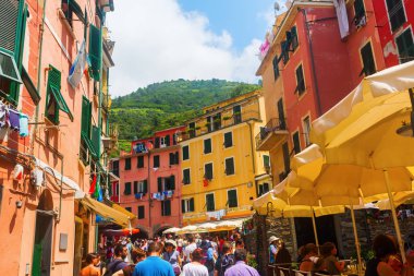 Vernazza, Cinque Terre, İtalya için sokak sahne
