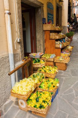 Riomaggiore, İtalya için bir yol dükkanlarında