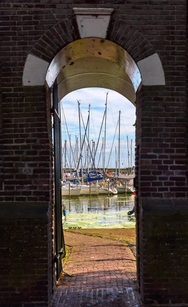 Visa på den yacht harbor i Enkhuizen — Stockfoto