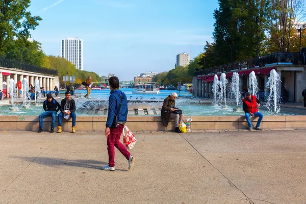 Vista al Canal de l 'Ourcq en París, Francia —  Fotos de Stock