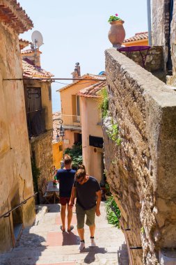 Eze, Fransa ortaçağ köyü sokakta
