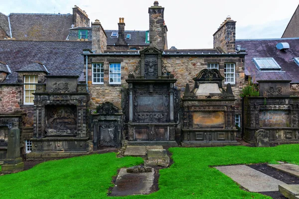 Greyfriars Kirkyard i Edinburgh, Uk — Stockfoto