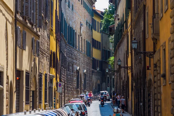 Escena de la calle en el casco antiguo de Florencia —  Fotos de Stock