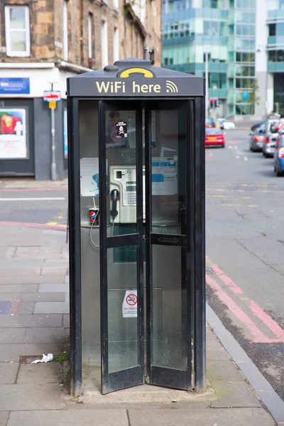 Edinburgh wifi hotspot ile callbox — Stok fotoğraf