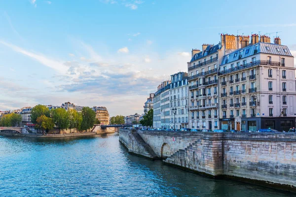 Ile de la Cité à Paris au crépuscule — Photo