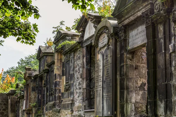 St Cuthbert's Church kyrkogård — Stockfoto