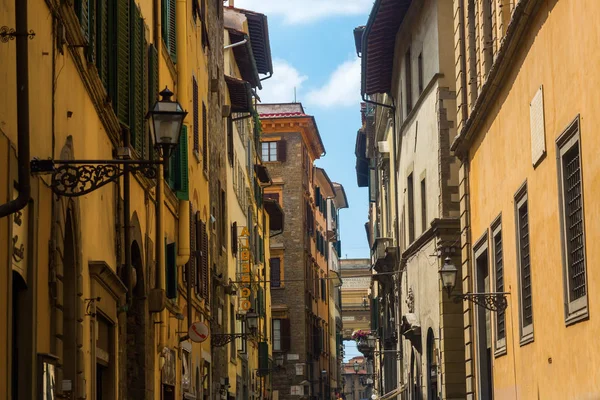 Enge Gasse in der Altstadt von Florenz — Stockfoto