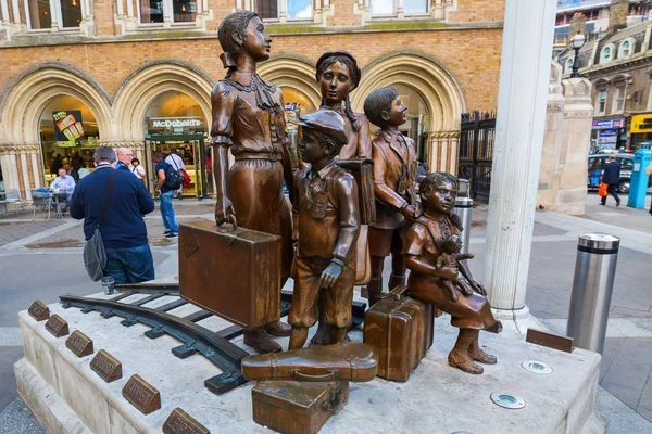 Kindertransport - ankomst minnesmärke i London, Uk — Stockfoto