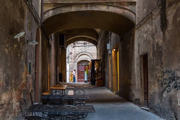 Pitoresk sokakta Siena, Toskana, İtalya — Stok fotoğraf
