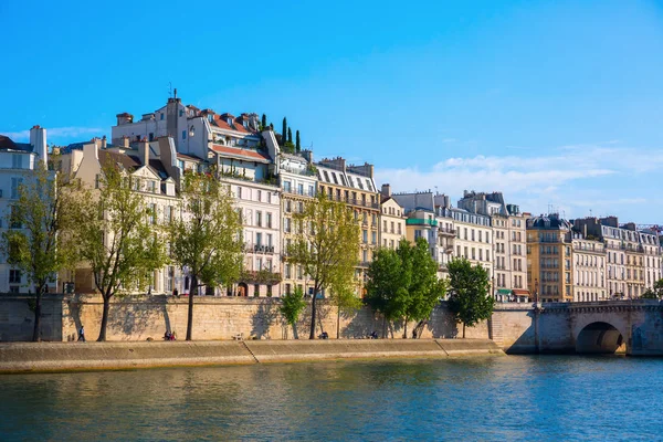 Переглянути на Ile Saint Louis в Парижі — стокове фото