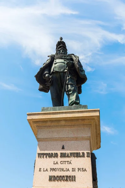 维托里奥 · 埃莱二世在意大利比萨的雕像 — 图库照片