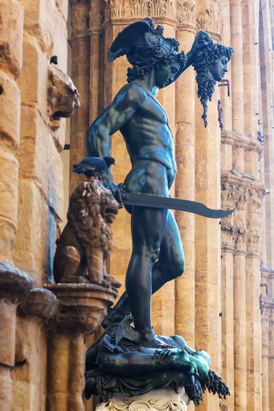 Bronzeskulptur des Perseus in Florenz, Italien — Stockfoto