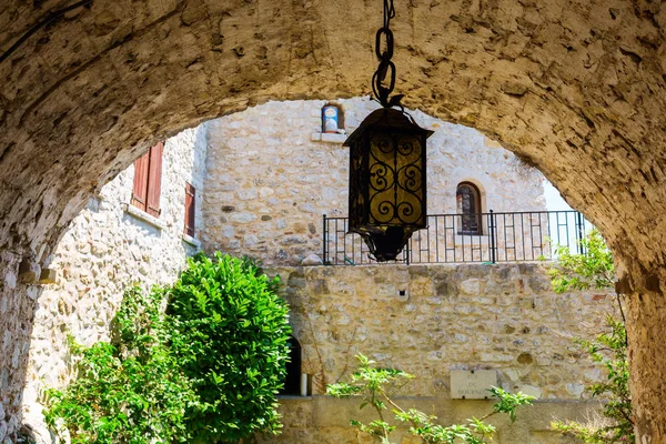 Pittoreske archway in Eze, Frankrijk — Stockfoto