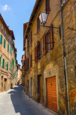 Siena eski şehir sokakta