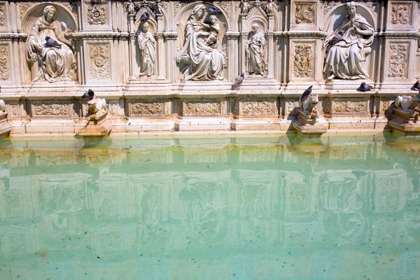Historické Fonte Gaia v Sieně, Itálie — Stock fotografie