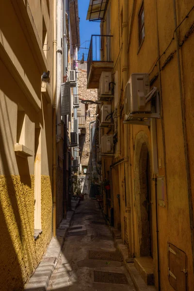 Picturesque narrow road in Aix-en-Provence — Stock Photo, Image