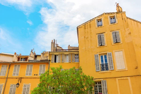 Oude gebouwen in Aix-en-Provence, Zuid-Frankrijk — Stockfoto