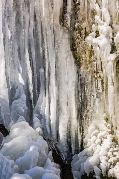 Imagem de icicles de uma cachoeira — Fotografia de Stock